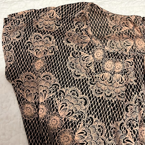 Banana Republic blouse - Picture 3 of 6